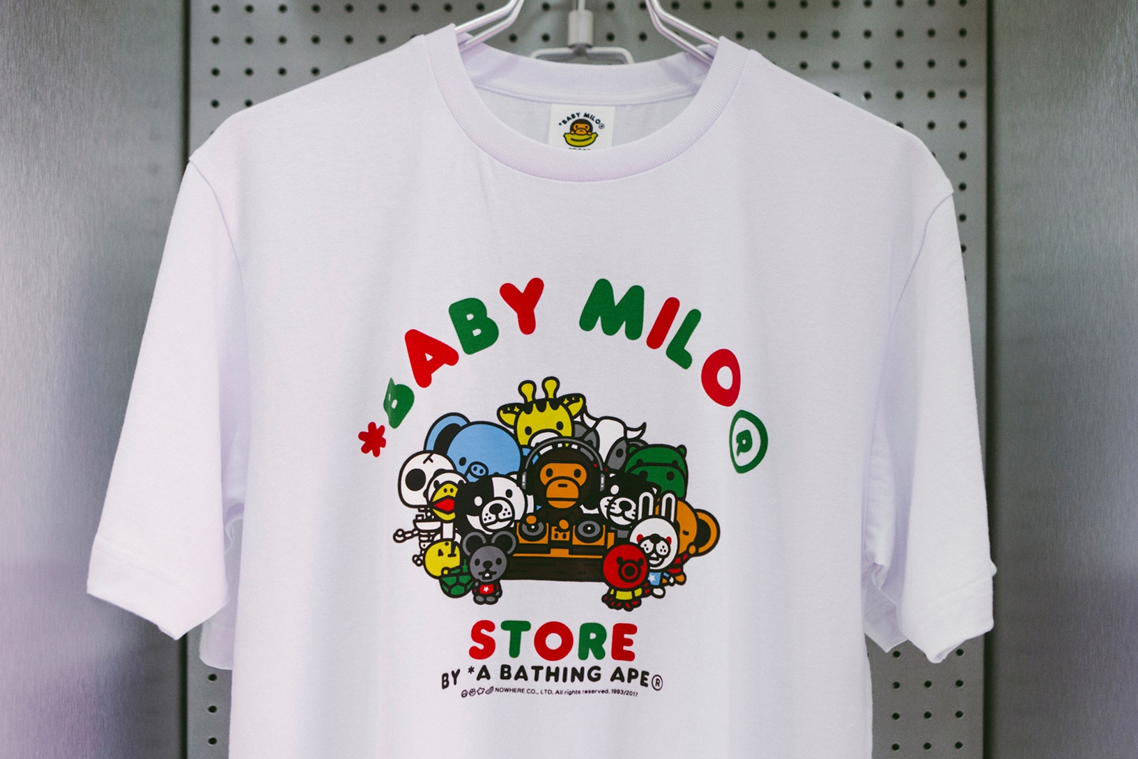 bape baby milo 圣诞假日限定店铺也太萌了吧?而且还是国内专属!