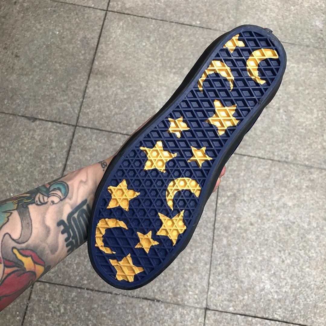 VANS x Disney专属合作鞋款曝光 街头潮流度不输WTAPS
