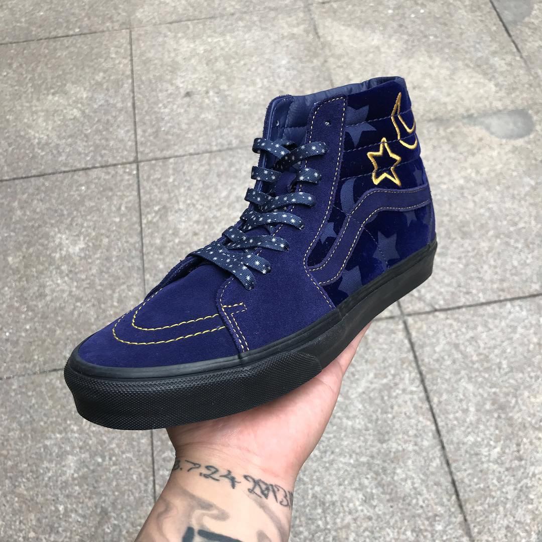 VANS x Disney专属合作鞋款曝光 街头潮流度不输WTAPS