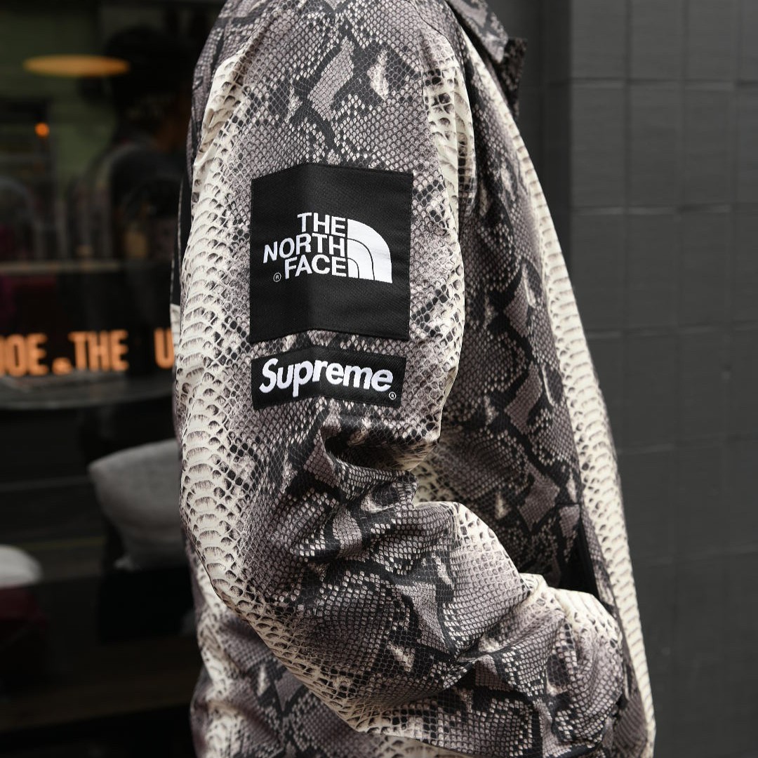 supreme x the north face蛇纹外套不会搭?国外潮人搭配技巧请查收!