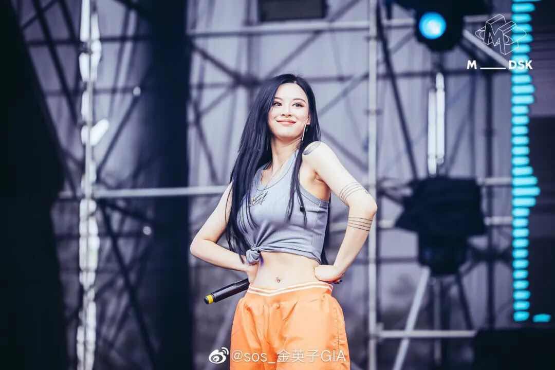 女rapper圈子乱,大狗rapper被diss 忘掉"淡黄的长裙",这些火辣女rapper让你全身都醒过来