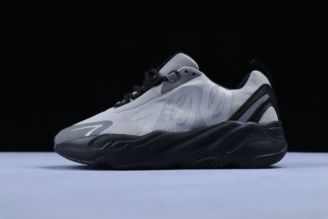 YEEZY BOOST 700 VX曝光，这次的侃爷新作又抢钱？ ｜ Yoho!潮流志-Yoho!Now